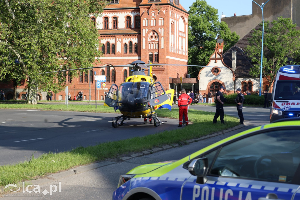 Chciał rozpalić kominek. Doszło do eksplozji