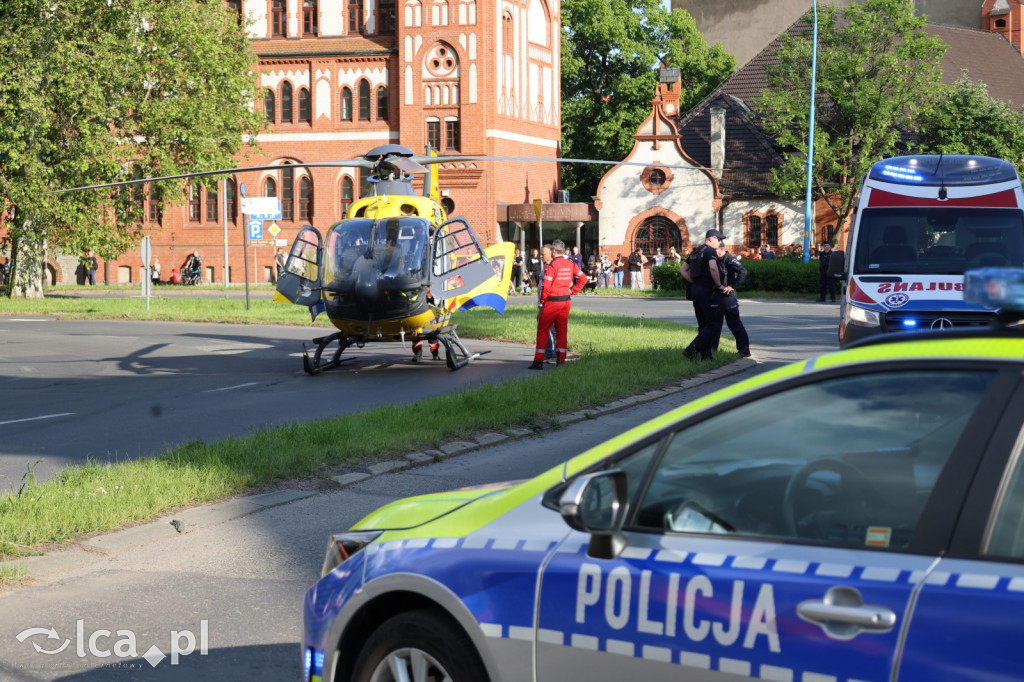 Chciał rozpalić kominek. Doszło do eksplozji
