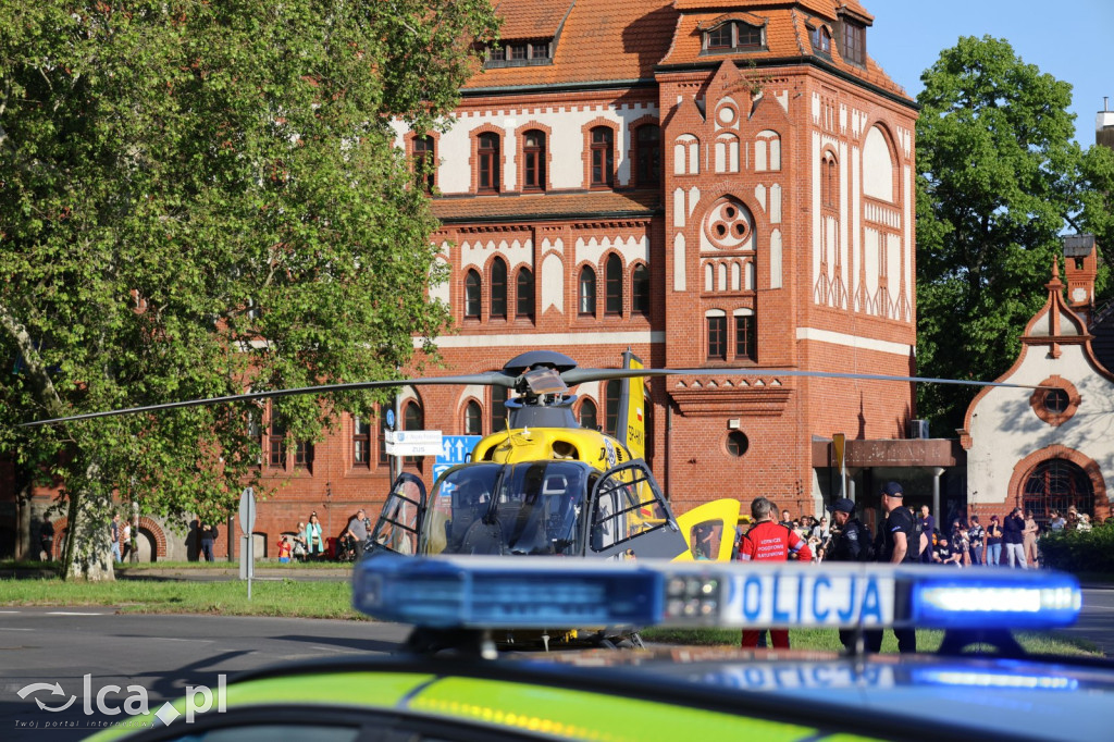 Chciał rozpalić kominek. Doszło do eksplozji