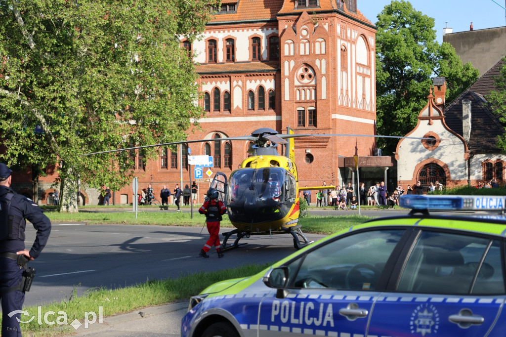Chciał rozpalić kominek. Doszło do eksplozji