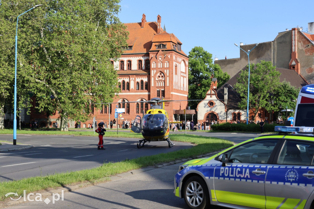 Chciał rozpalić kominek. Doszło do eksplozji