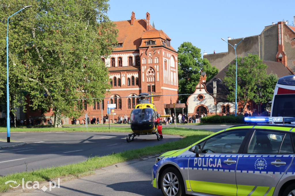 Chciał rozpalić kominek. Doszło do eksplozji