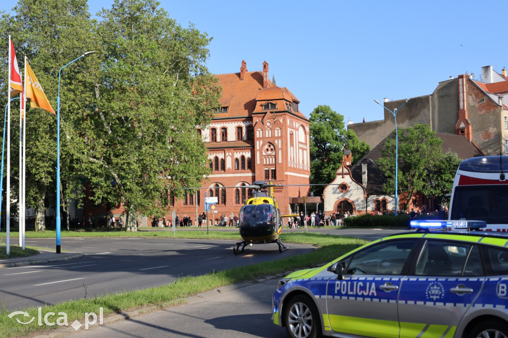 Chciał rozpalić kominek. Doszło do eksplozji