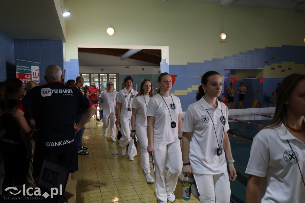 Zawody pływackie na Dzień Dziecka
