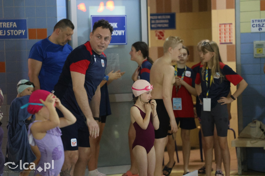 Zawody pływackie na Dzień Dziecka