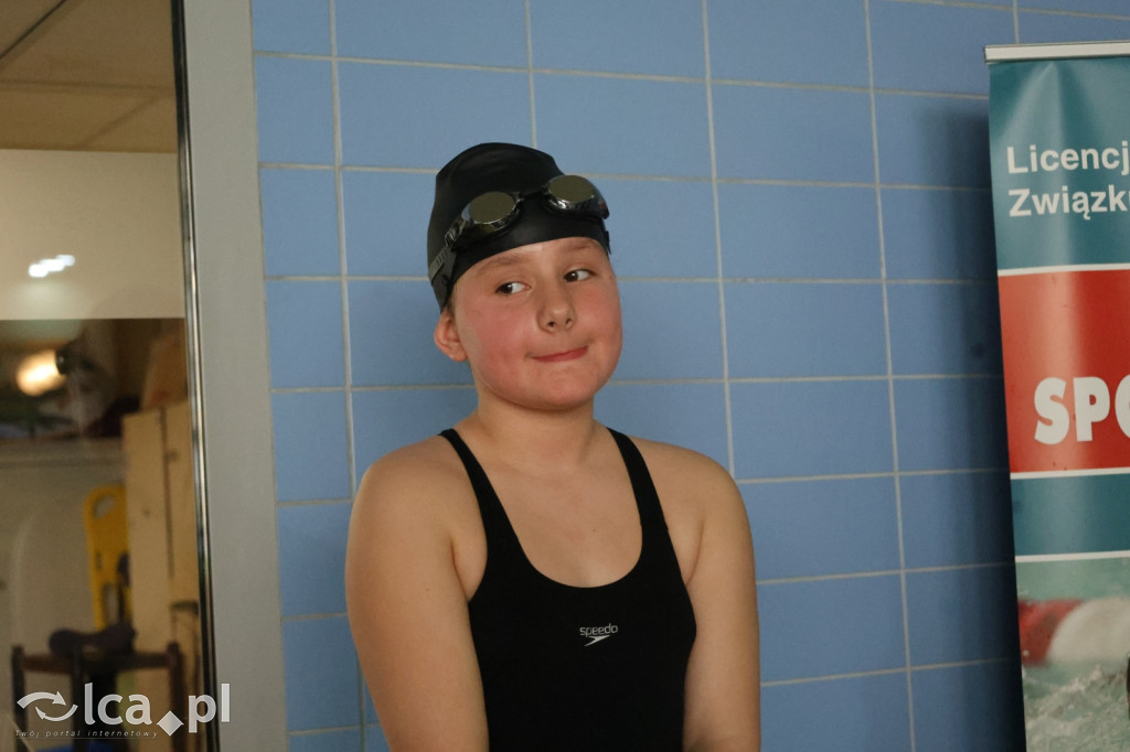 Zawody pływackie na Dzień Dziecka