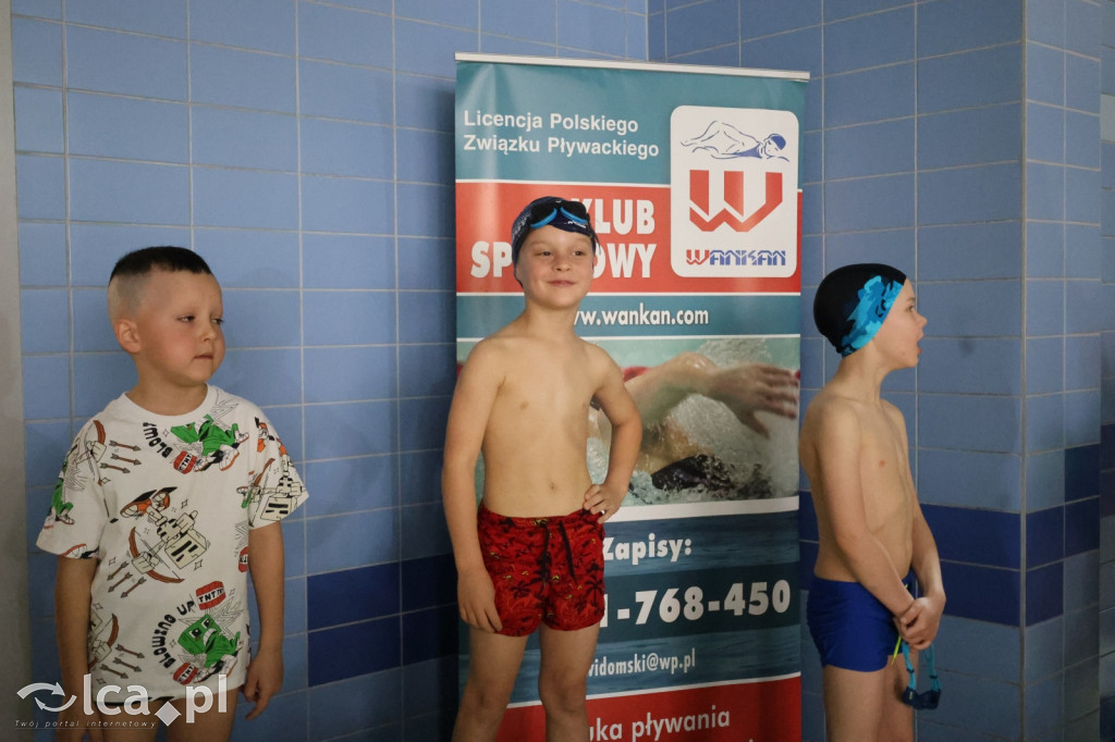 Zawody pływackie na Dzień Dziecka