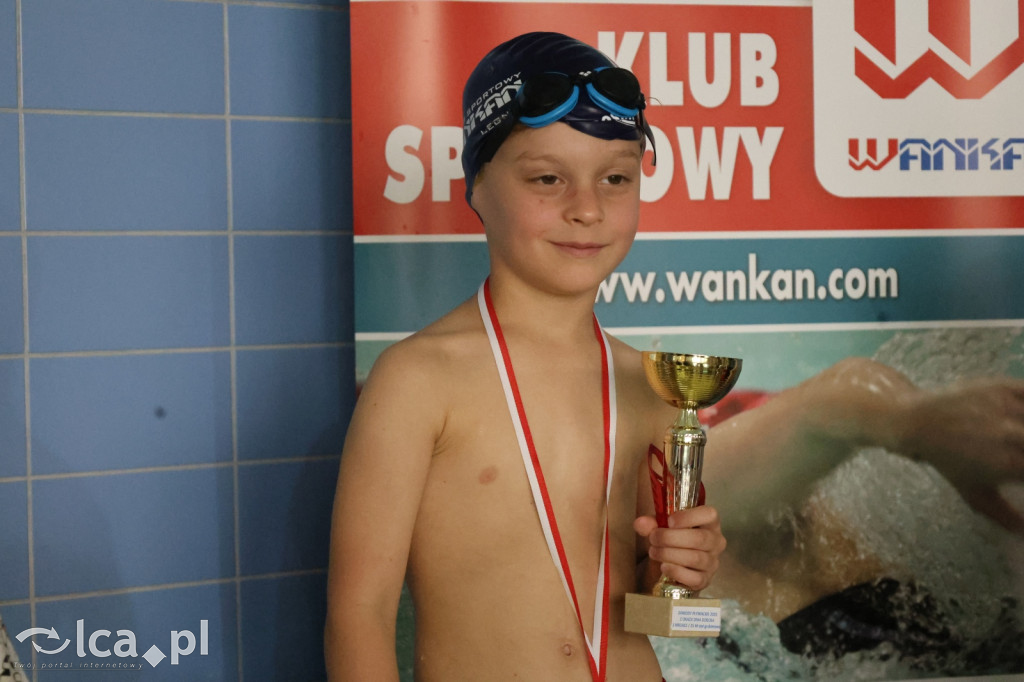 Zawody pływackie na Dzień Dziecka