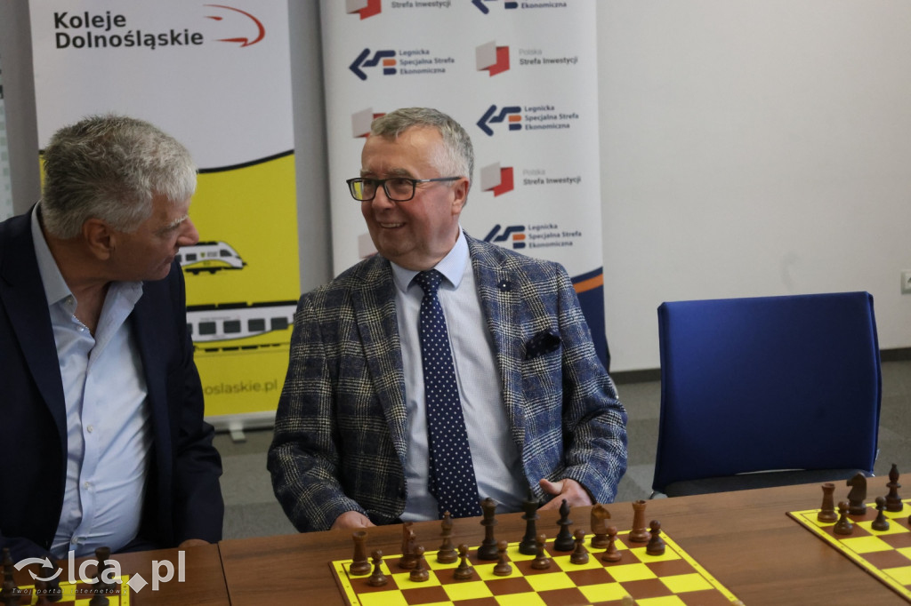 Arcymistrz Romanyszyn niepokonany w symultanie