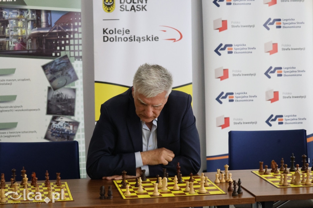 Arcymistrz Romanyszyn niepokonany w symultanie