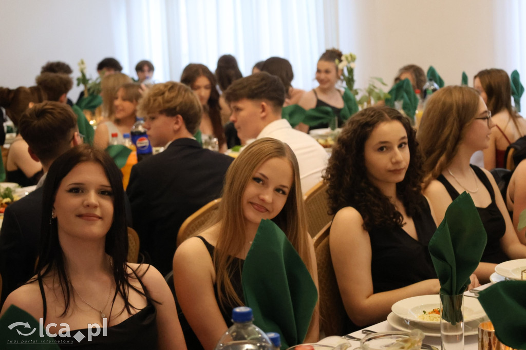 Bal ósmoklasisty w SP 7 zamknął ważny etap w życiu