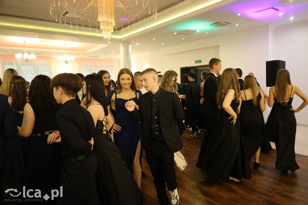 Bal ósmoklasisty w SP 7 zamknął ważny etap w życiu