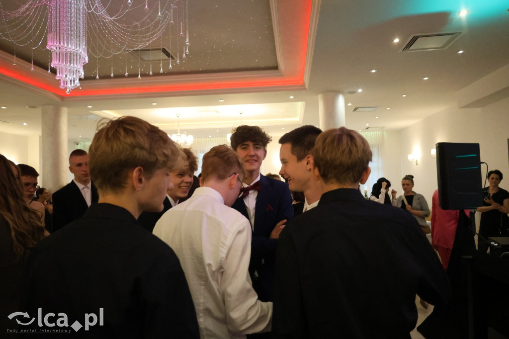 Bal ósmoklasisty w SP 7 zamknął ważny etap w życiu