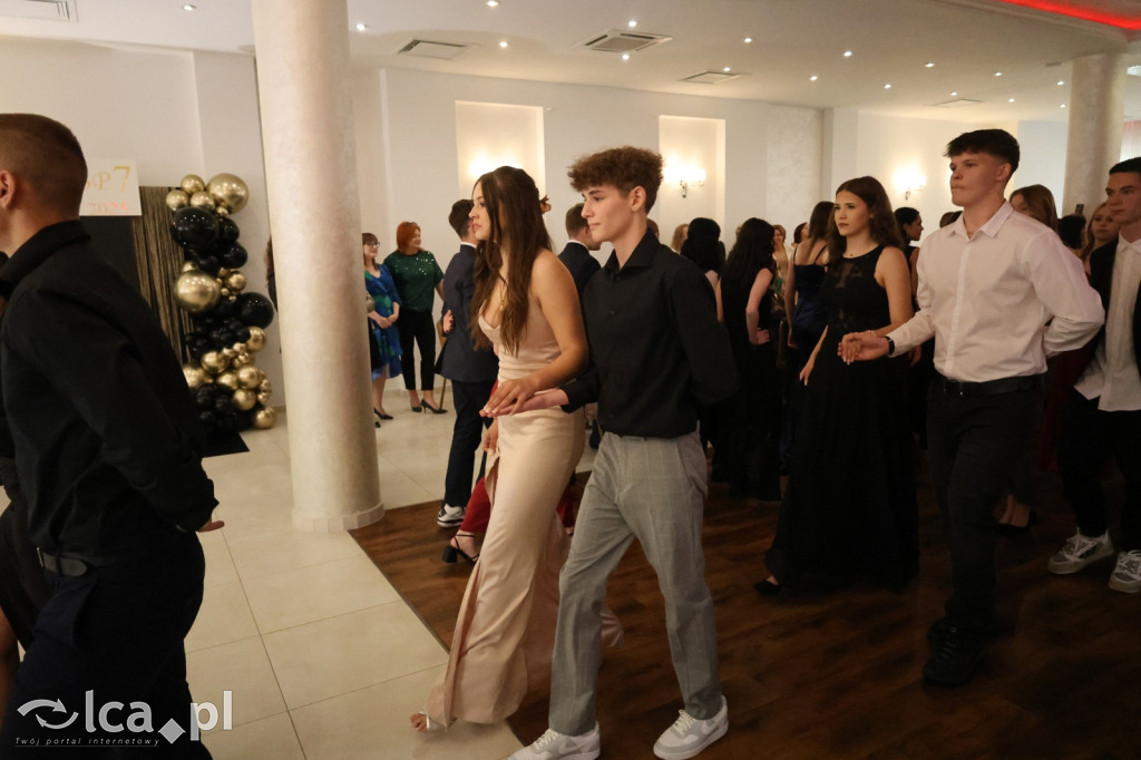 Bal ósmoklasisty w SP 7 zamknął ważny etap w życiu