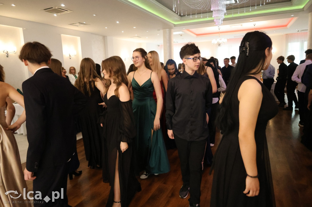 Bal ósmoklasisty w SP 7 zamknął ważny etap w życiu