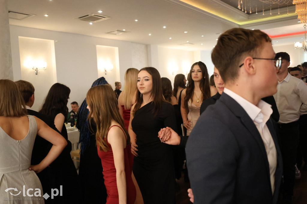 Bal ósmoklasisty w SP 7 zamknął ważny etap w życiu
