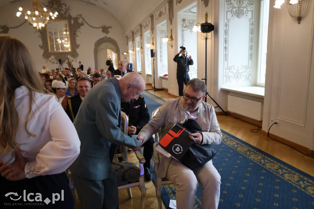 Honorowe tytuły i odznaczenia wręczone