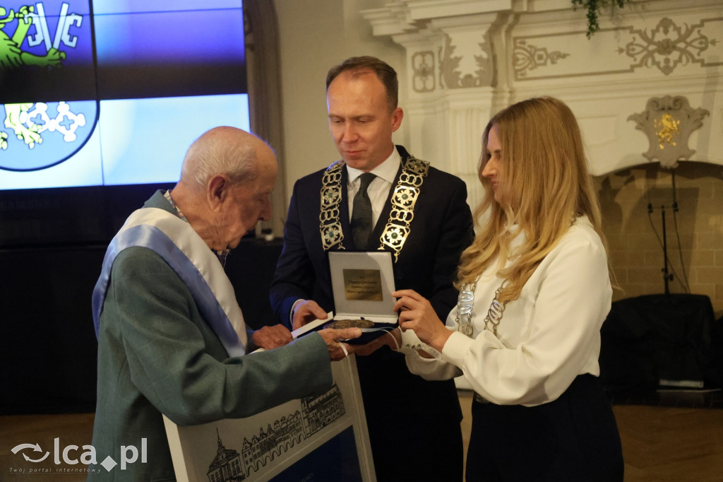Honorowe tytuły i odznaczenia wręczone