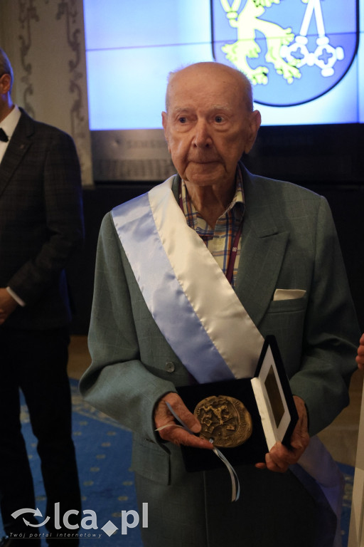 Honorowe tytuły i odznaczenia wręczone
