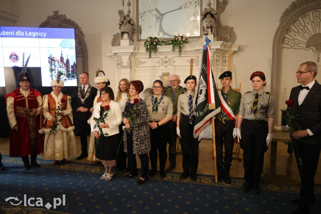 Honorowe tytuły i odznaczenia wręczone