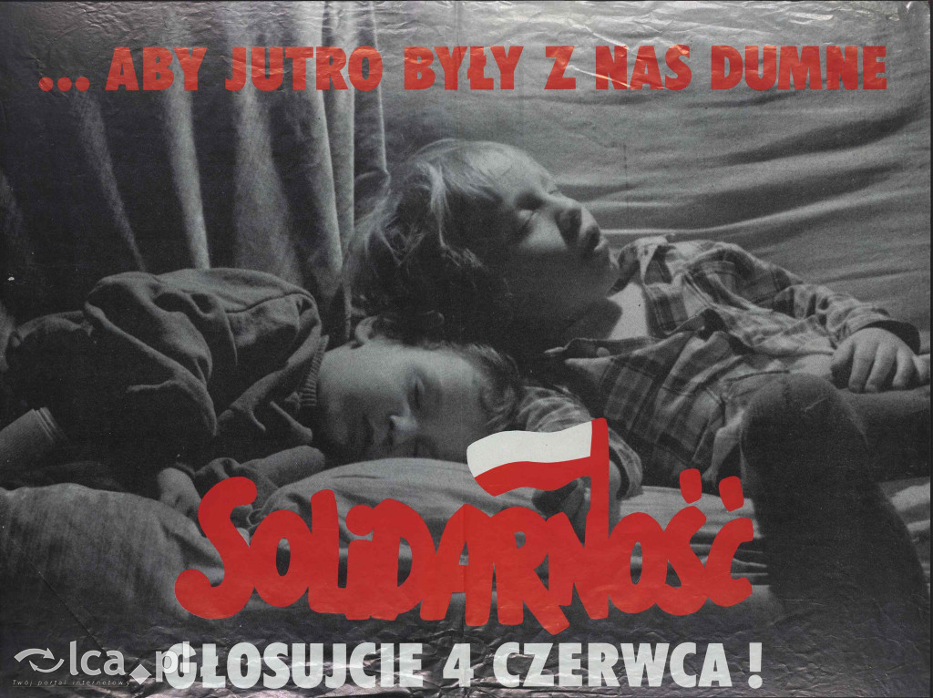 Plakaty, ulotki i wycinki prasowe z 1989 roku