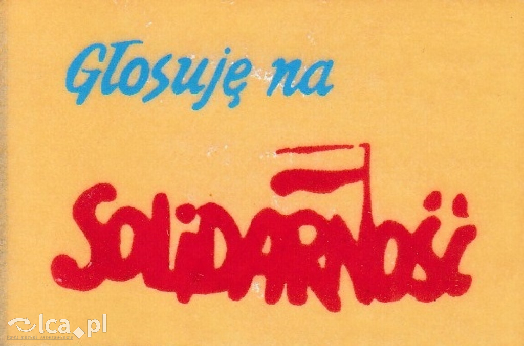 Plakaty, ulotki i wycinki prasowe z 1989 roku