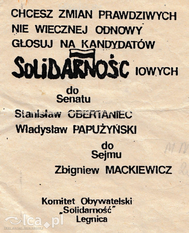 Plakaty, ulotki i wycinki prasowe z 1989 roku
