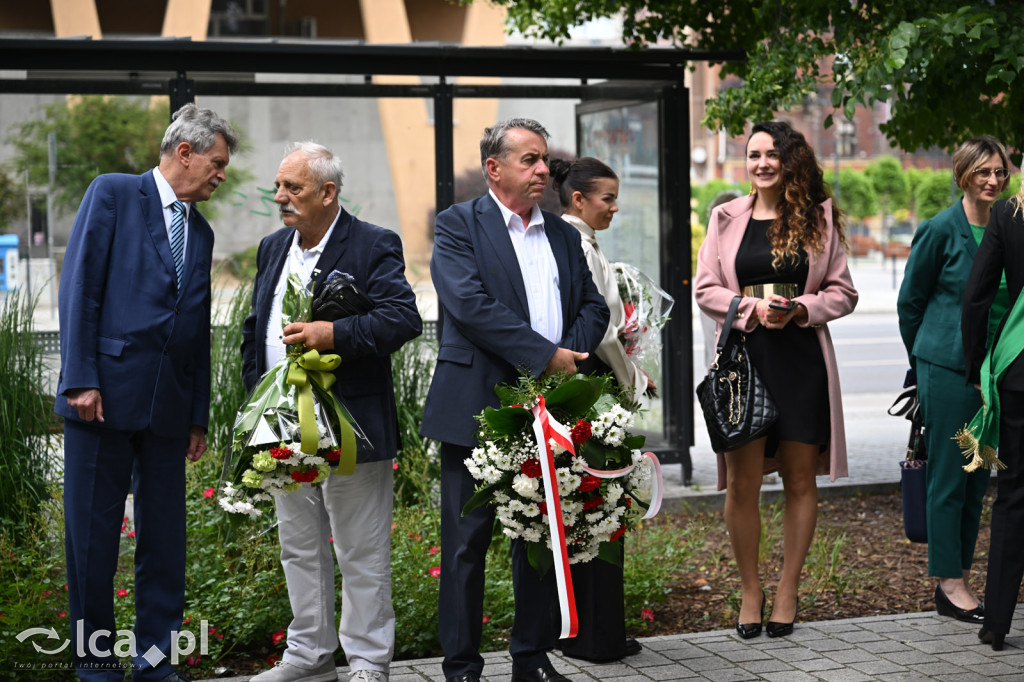 PSL składa kwiaty pod pomnikiem Witosa
