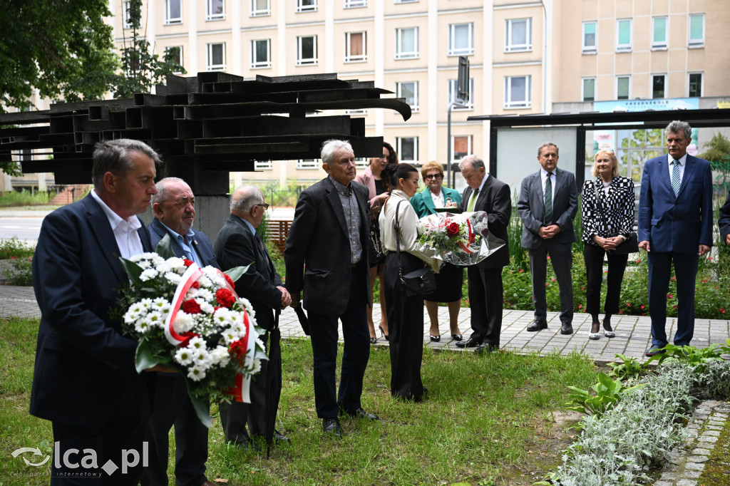 PSL składa kwiaty pod pomnikiem Witosa