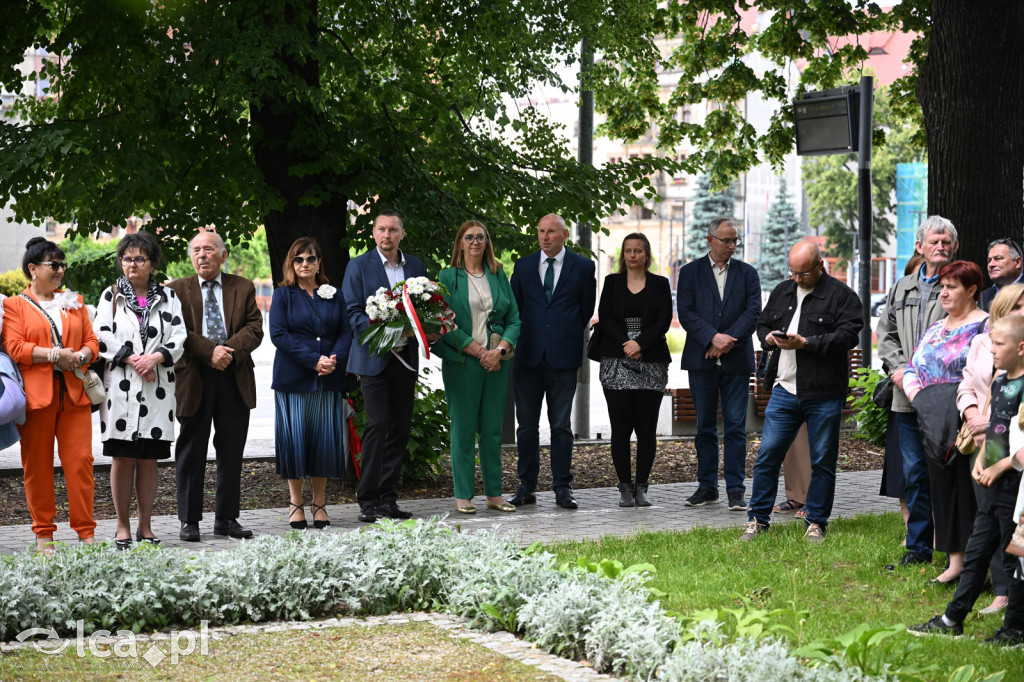 PSL składa kwiaty pod pomnikiem Witosa