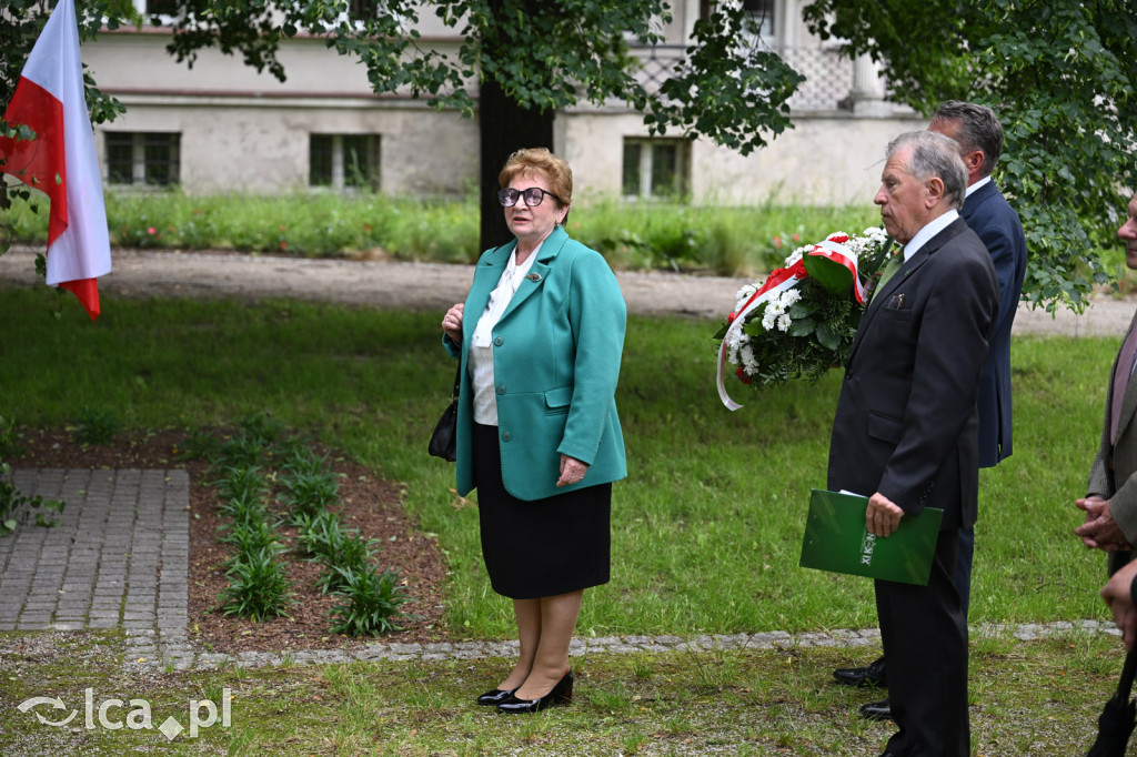 PSL składa kwiaty pod pomnikiem Witosa