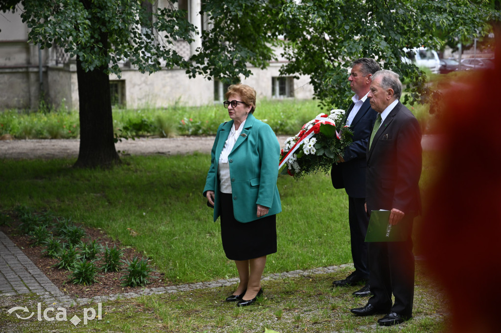PSL składa kwiaty pod pomnikiem Witosa