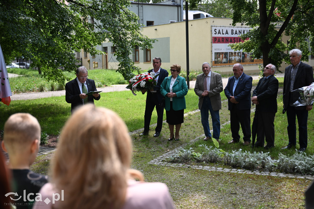 PSL składa kwiaty pod pomnikiem Witosa