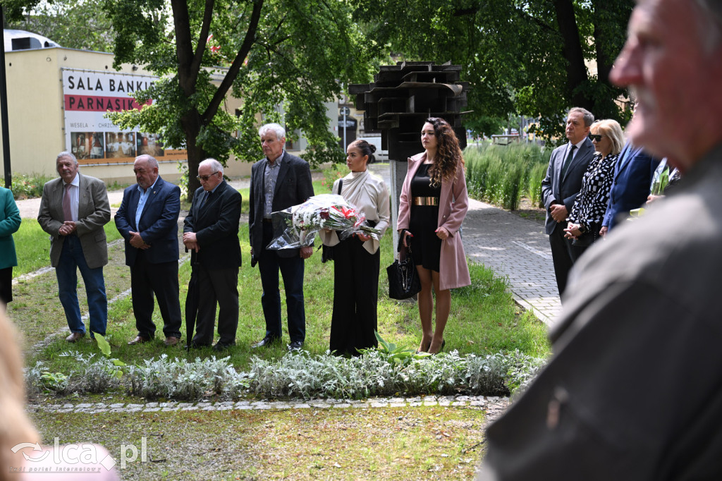 PSL składa kwiaty pod pomnikiem Witosa