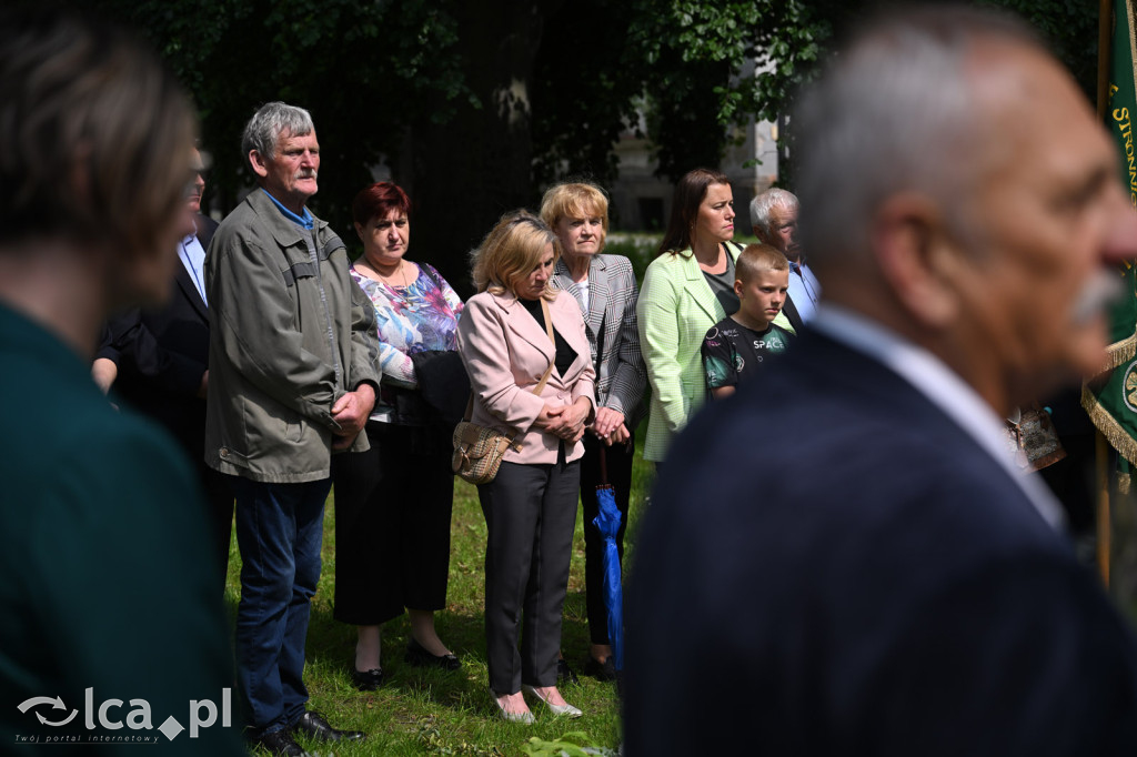 PSL składa kwiaty pod pomnikiem Witosa