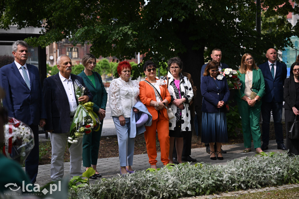 PSL składa kwiaty pod pomnikiem Witosa