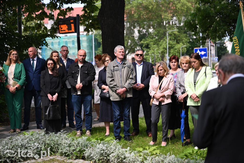 PSL składa kwiaty pod pomnikiem Witosa