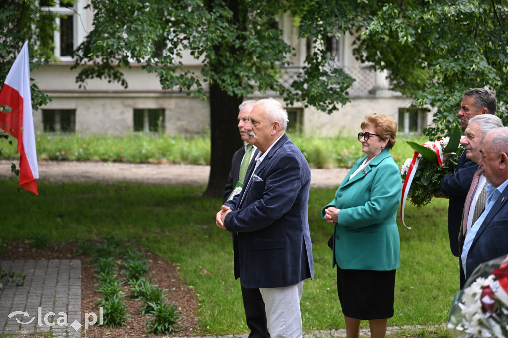 PSL składa kwiaty pod pomnikiem Witosa