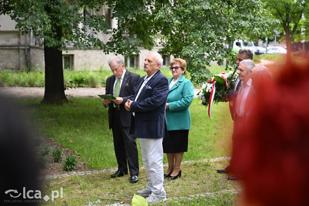 PSL składa kwiaty pod pomnikiem Witosa