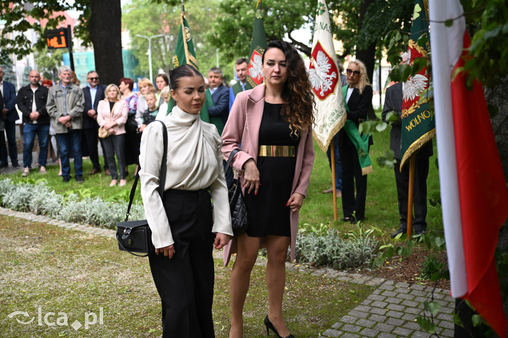 PSL składa kwiaty pod pomnikiem Witosa