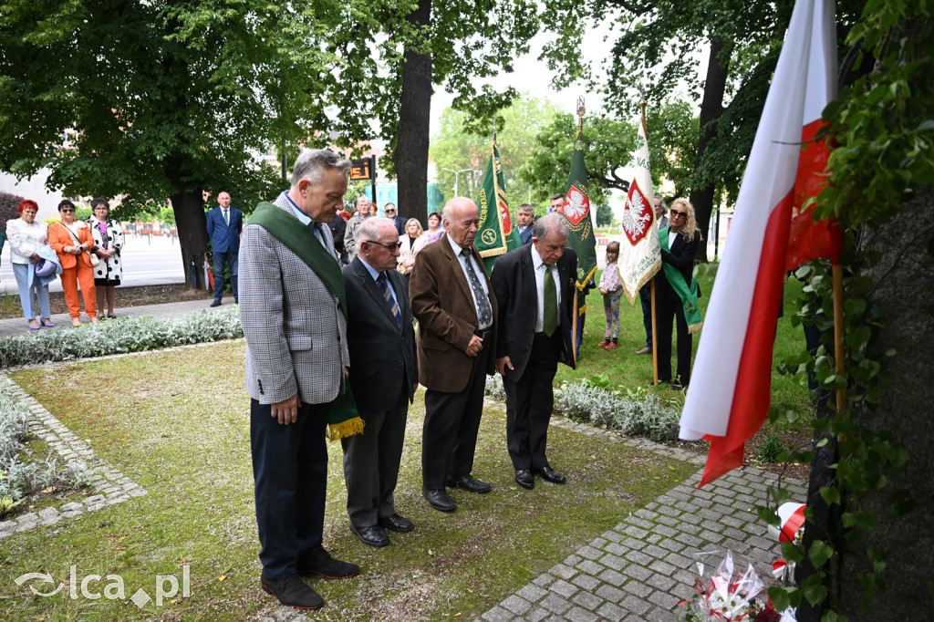 PSL składa kwiaty pod pomnikiem Witosa