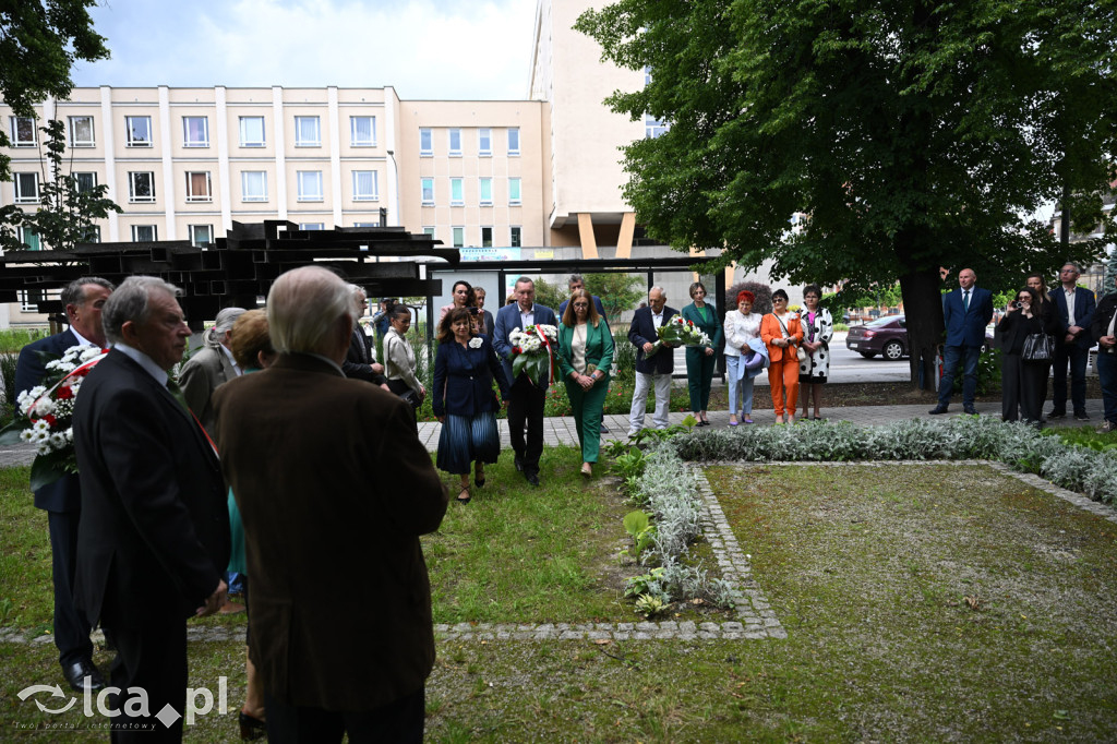 PSL składa kwiaty pod pomnikiem Witosa