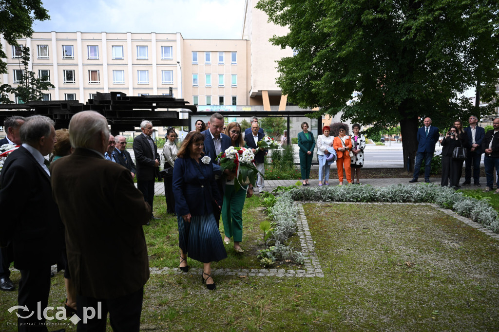 PSL składa kwiaty pod pomnikiem Witosa