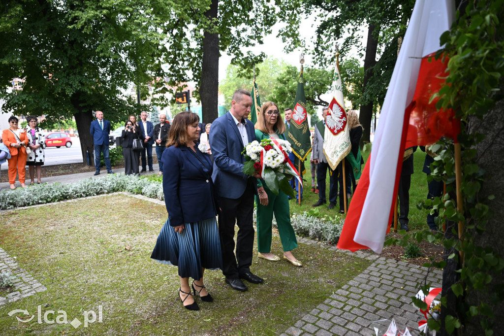 PSL składa kwiaty pod pomnikiem Witosa