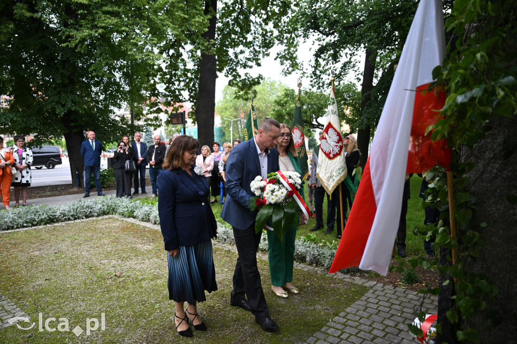 PSL składa kwiaty pod pomnikiem Witosa