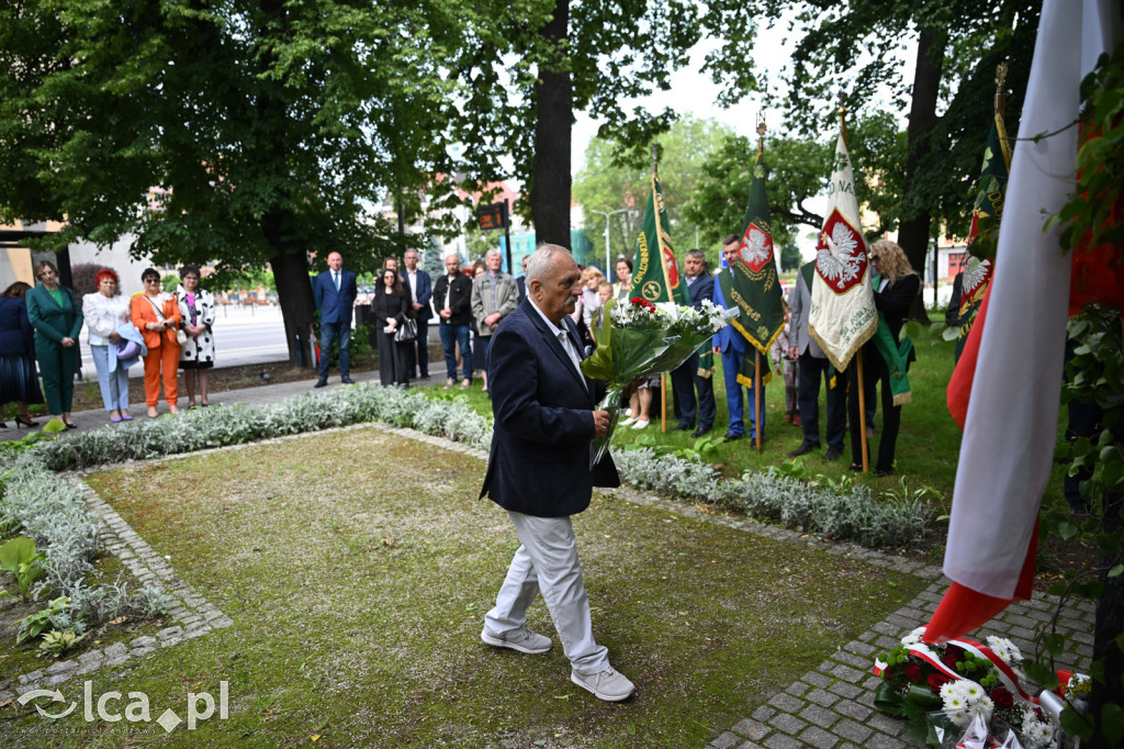 PSL składa kwiaty pod pomnikiem Witosa