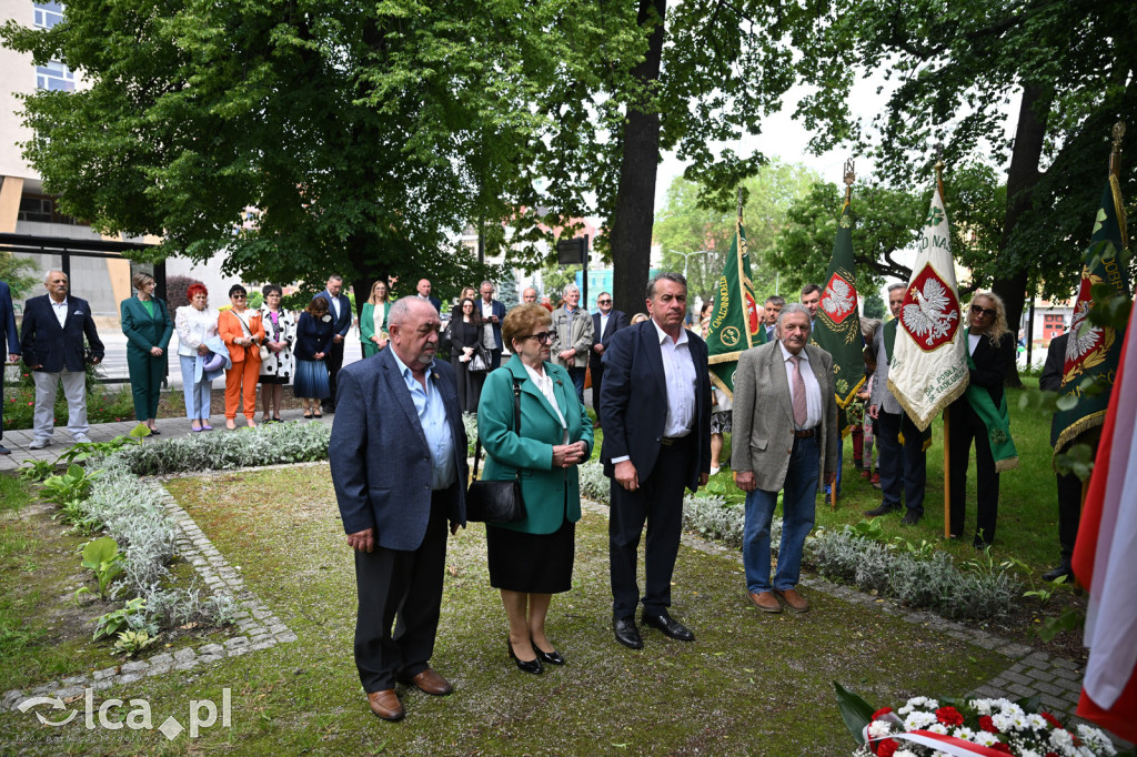 PSL składa kwiaty pod pomnikiem Witosa