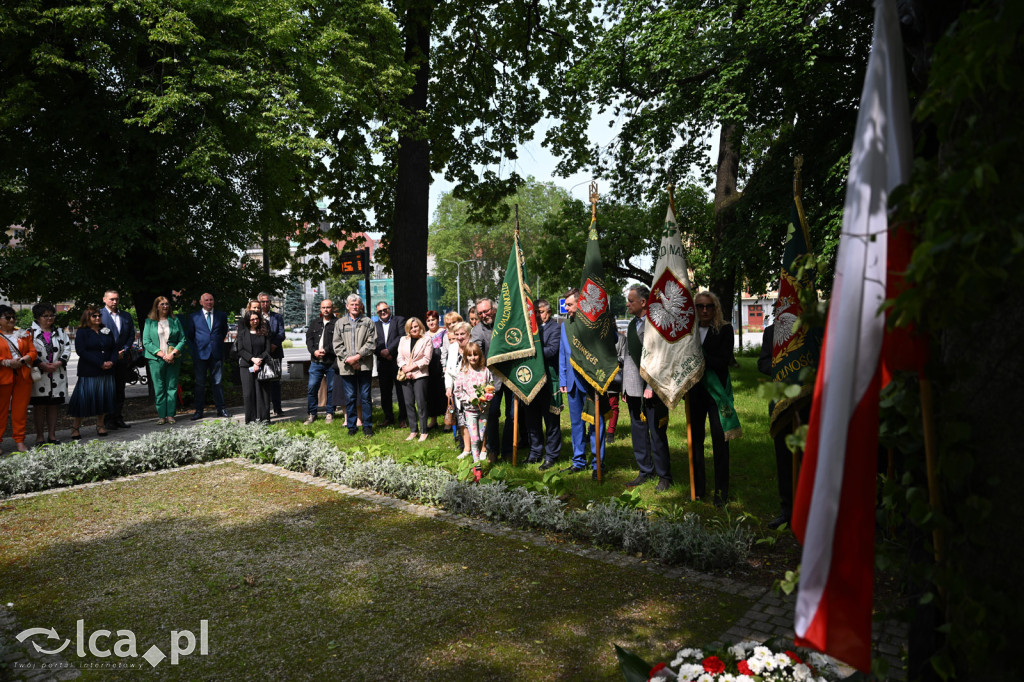 PSL składa kwiaty pod pomnikiem Witosa