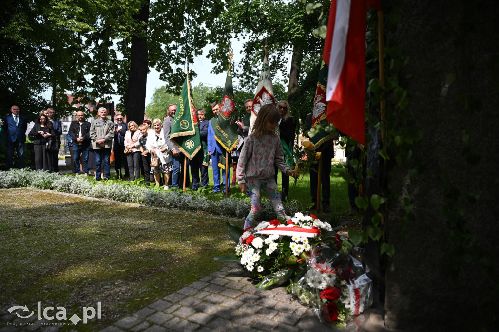 PSL składa kwiaty pod pomnikiem Witosa