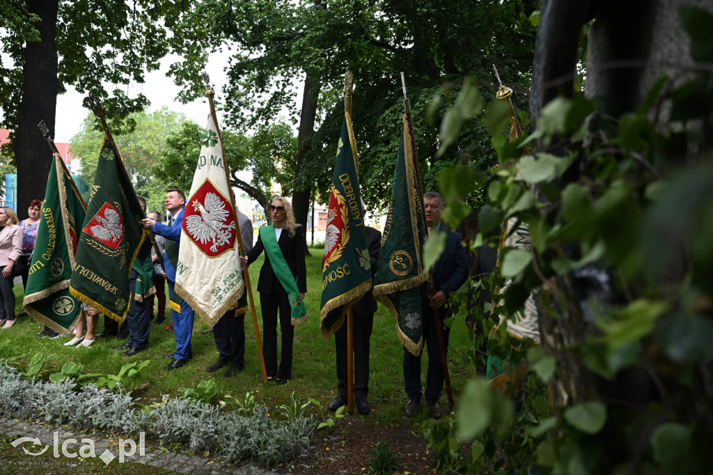 PSL składa kwiaty pod pomnikiem Witosa